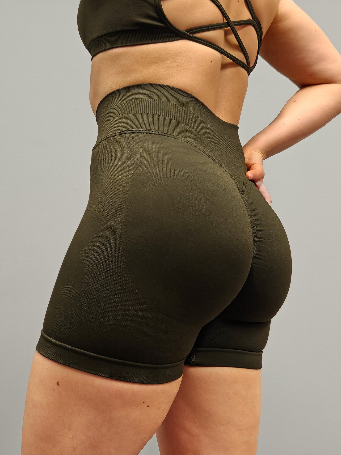 Valkra Core Shortsit - Army Green