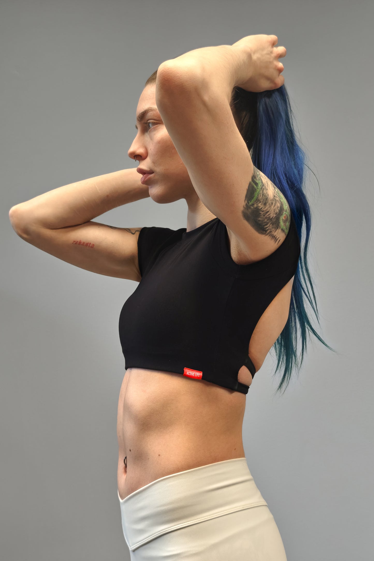 Nevai Elite Open back Crop-T - Musta