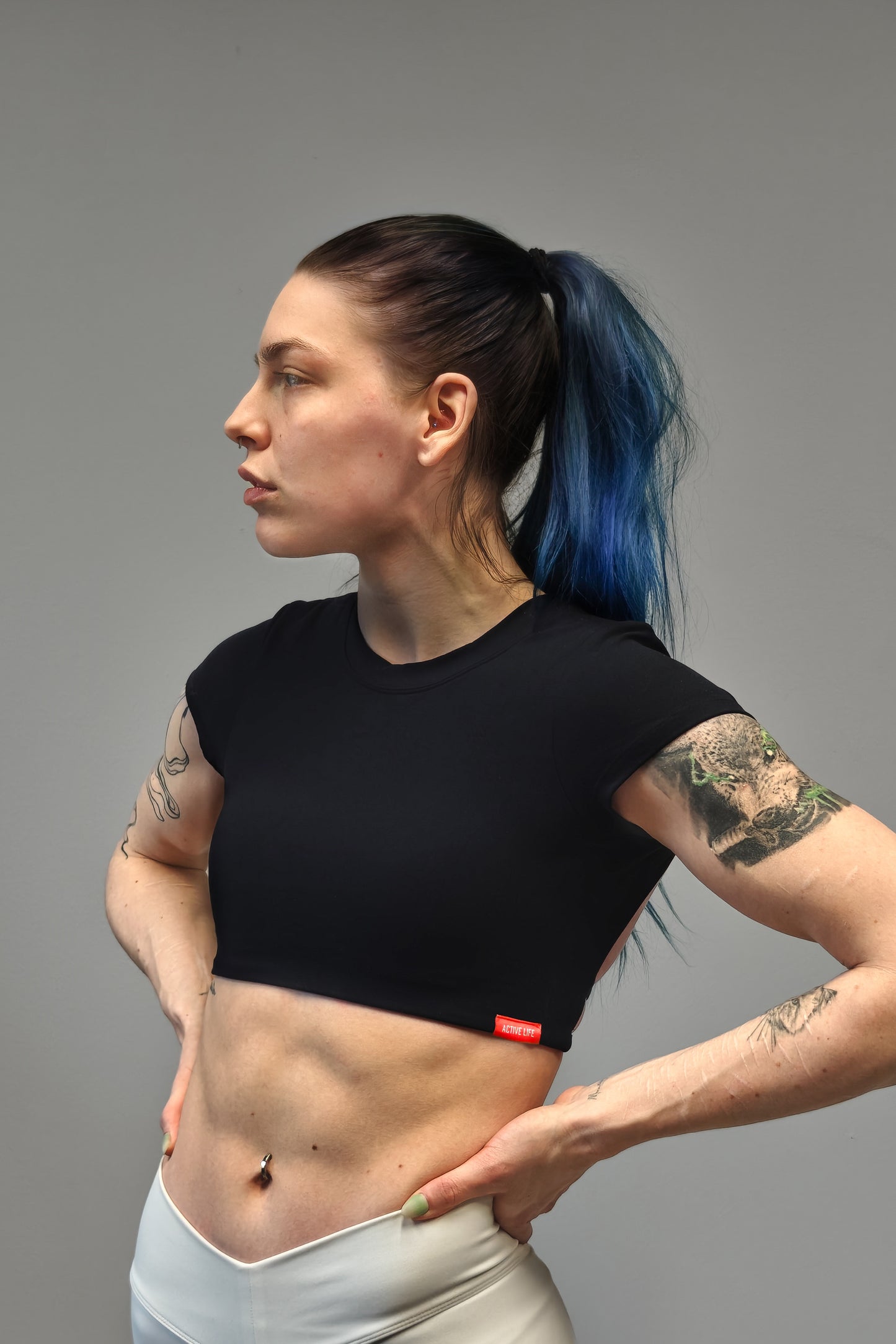 Nevai Elite Open back Crop-T - Musta