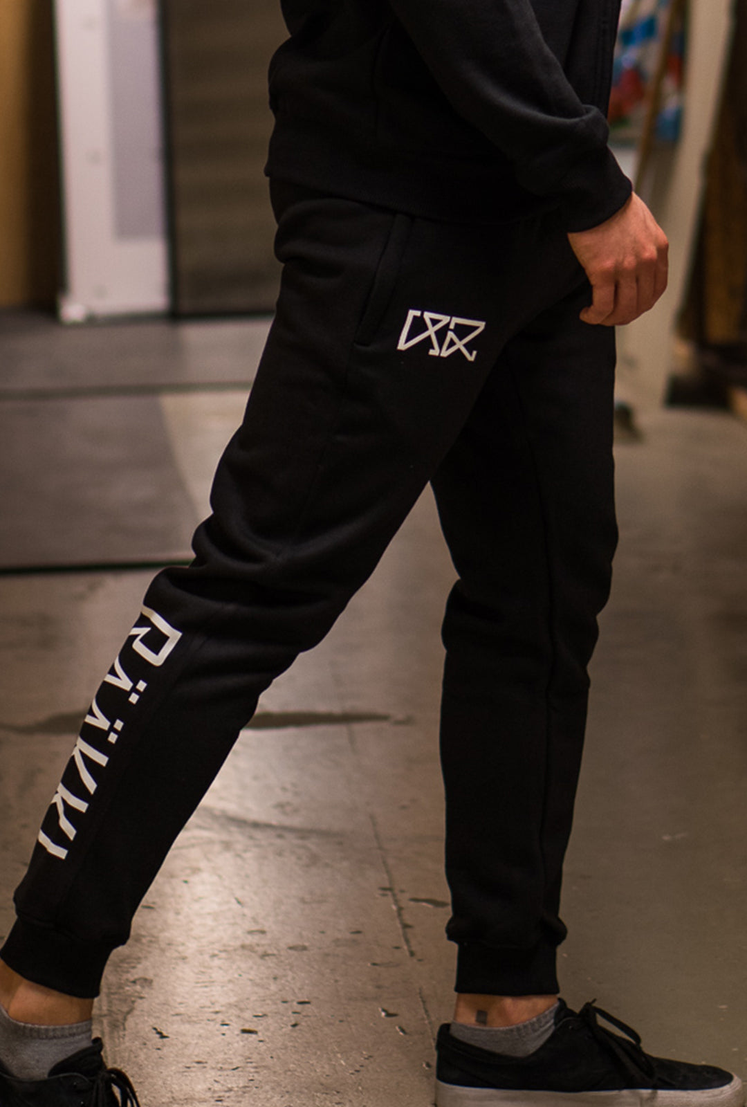 RÄÄKKI 187 Joggers - Black (Men)