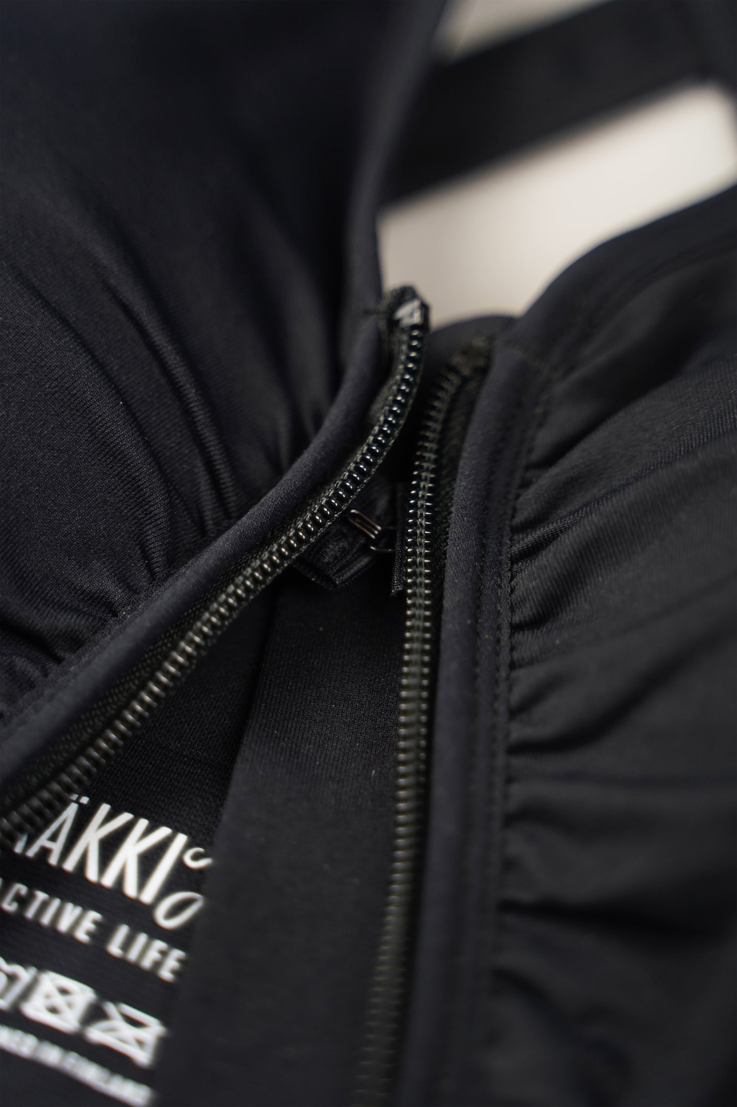 RÄÄKKI Sport Zip Top - Black