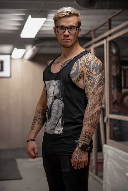RÄÄKKI x Jessika Elo - the Lettering Stringer (black)